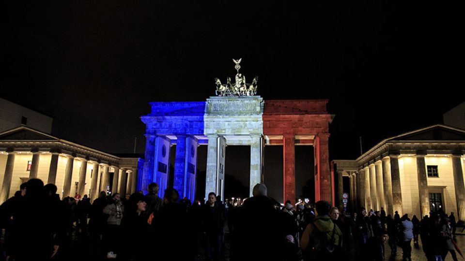 Solidarität mit Frankreich: Nach den Anschlägen in Paris zeigte sich das Brandenburger Tor in Tricolor-Farben