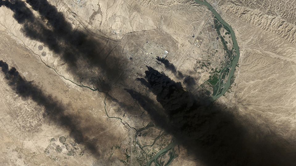Brennende Ölfelder in Nahost