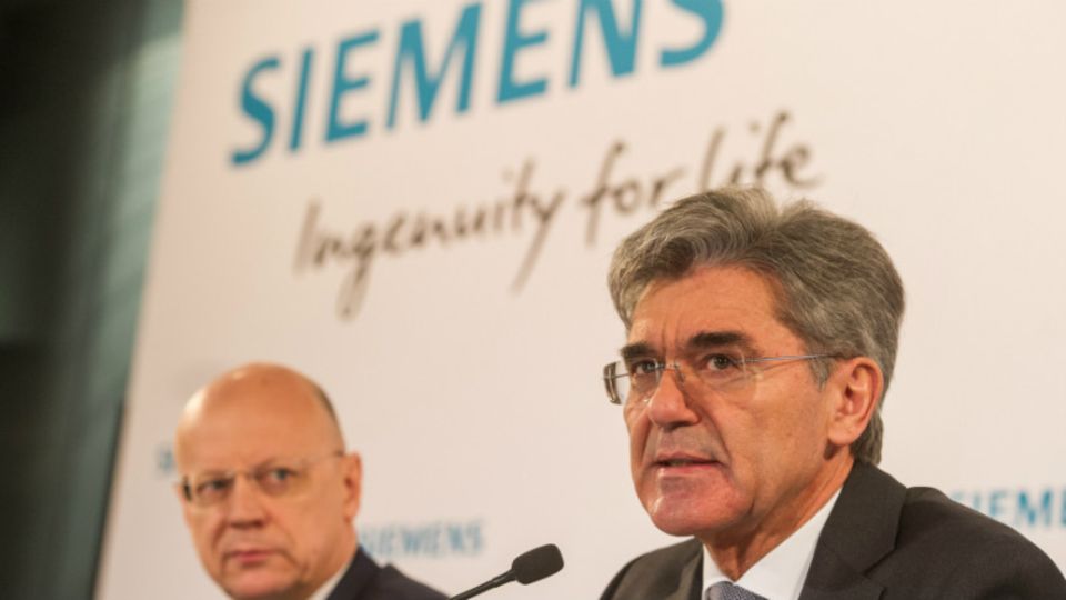 Siemens-Chef Joe Kaeser (r.) sieht seinen Konzern in der Erfolgsspur - Foto: Siemens