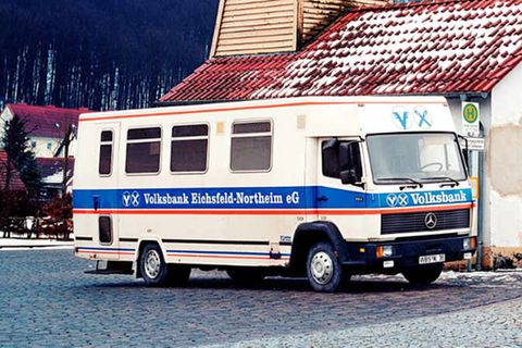 Volks- und Raiffeisenbanken gelten als altbacken. Doch das 70er-Jahre-Image trügt: Der Genossenschaftssektor ist moderner aufgestellt als die Sparkassen - Foto: Laif