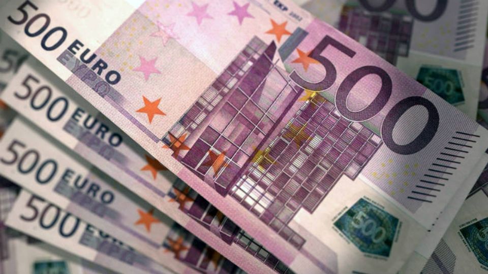 Dem 500-Euro-Schein haftet ein schlechter Ruf an. Er soll in allerlei dunkle Machenschaften verstrickt sein