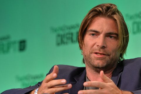 Millionen habe ich in meinen Inkubator gesteckt und in junge Start-up-Firmen investiert. Den Skype-Gründern habe ich 50.000 Euro Startkapital gegeben. Als Skype an Ebay verkauft wurde, ergab das für mich einen Profit von Faktor 300 bis 500. Davon habe ich ein schönes Haus gekauft.