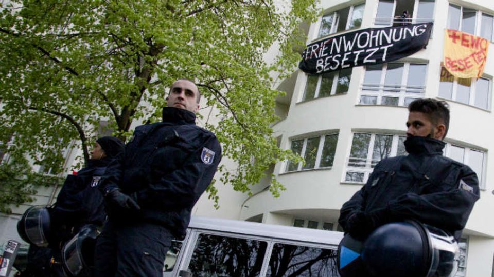 Der Unmut über die Ferienwohnungsflut ist groß: In Berlin-Kreuzberg wurde im Mai eine Wohnung besetzt