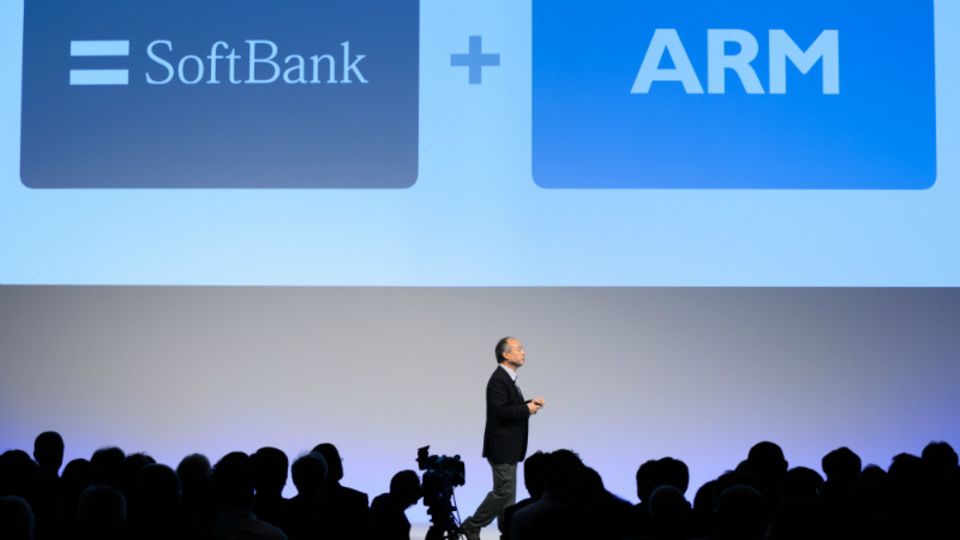 Große Bühne: Softbank-Chef Masayoshi Son präsentiert seine Pläne mit dem britischen Chip-Designer - Foto: Getty Images