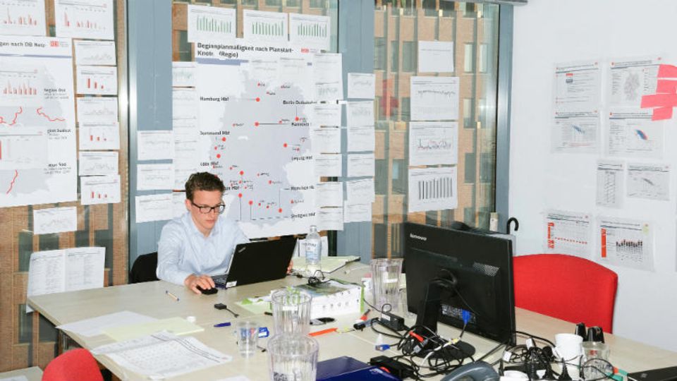 Im Situation Room zeigt eine ­Karte die Knotenpunkte