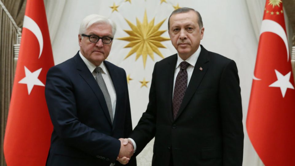 Versteinerte Mienen beim Besuch von Außenminister Steinmeier (l.) beim türkischen Präsidenten Erdogan - Foto: Getty Images