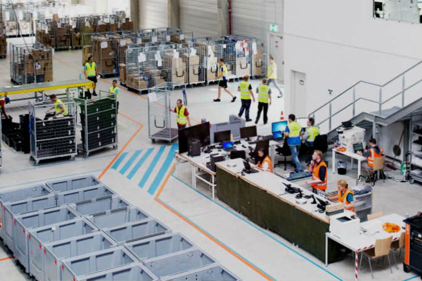 Aus der neuen Verteilstation in Berlin-Tegel liefert Amazon jetzt in Eigenregie Pakete aus