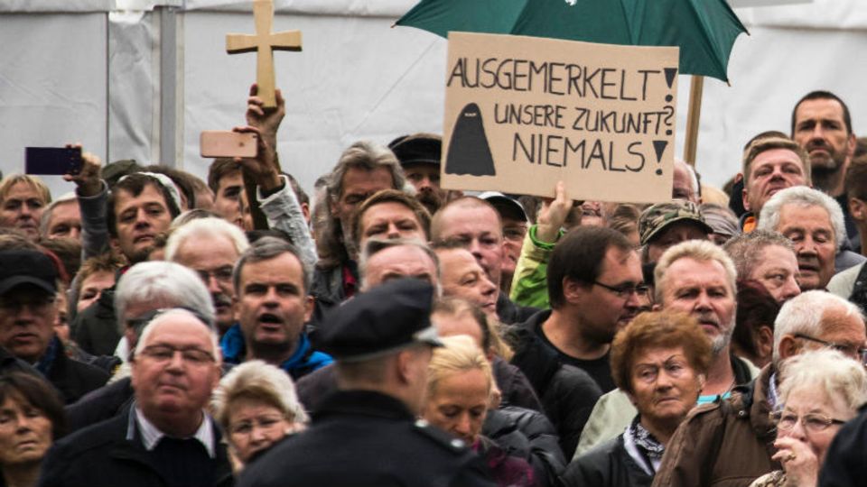 Auch in Deutschland brodelt es: Pegida-Demonstration in Dresden beim Tag der Deutschen Einheit 2016
