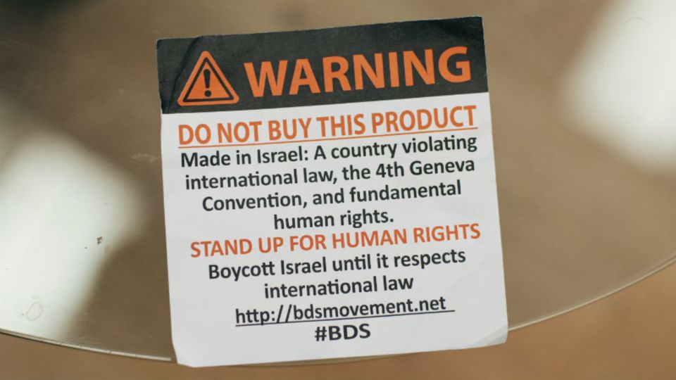 Sticker mit Boykottaufruf ­gegen Produkte, die in Israel hergestellt werden