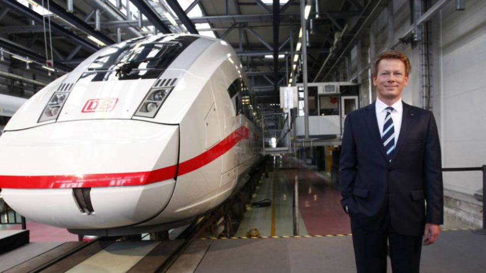 Das ist jetzt sein Zug: Der neue Bahnchef Lutz vor einem neuen ICE