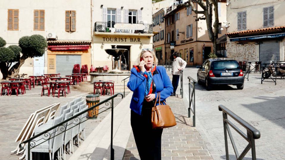 Joëlle Mélin in den Gassen von Gémenos