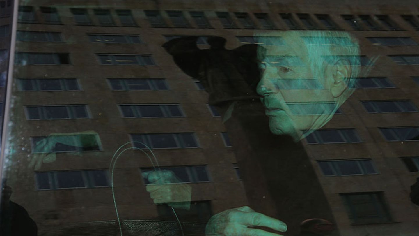Anton Schlecker Anfang März auf dem Weg zum ersten Prozesstag