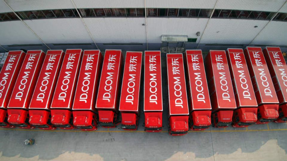JD.com hat ein eigenes Logistiknetz mit 256 Warenlagern und Verteilzentren in 25 Städten. 90 Prozent aller Orte werden laut JD.com innerhalb von 24 Stunden beliefert