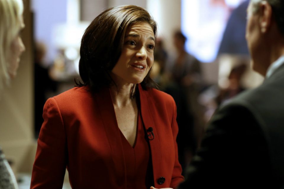 Facebook-COO Sheryl Sandberg gilt als Vorzeigefrau in Sachen Netzwerken. Viele Frauen unterschätzen den Wert des Kontakteknüpfens