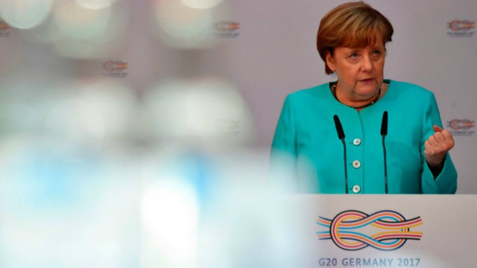 Figure Angela Merkel spricht bei einer Konferenz der G20-Gesundheitsminister Angela Merkel spricht bei einer Konferenz der G20-Gesundheitsminister