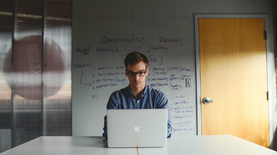 Nur nicht abheben: So klappt es mit dem eigenen Business
