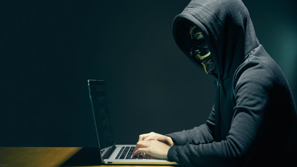 Angriff über das Netz: Sogenannte "fake presidents" fordern Mitarbeiter in Firmen auf, Millionen nach Fernost zu überweisen