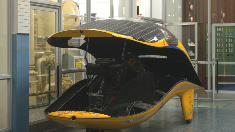 Bis zu 120 Stundenkilometer schnell wurde der Solarbolide Solarworld No. 1. Heute steht er als Museumsstück im Bonner Hauptquartier