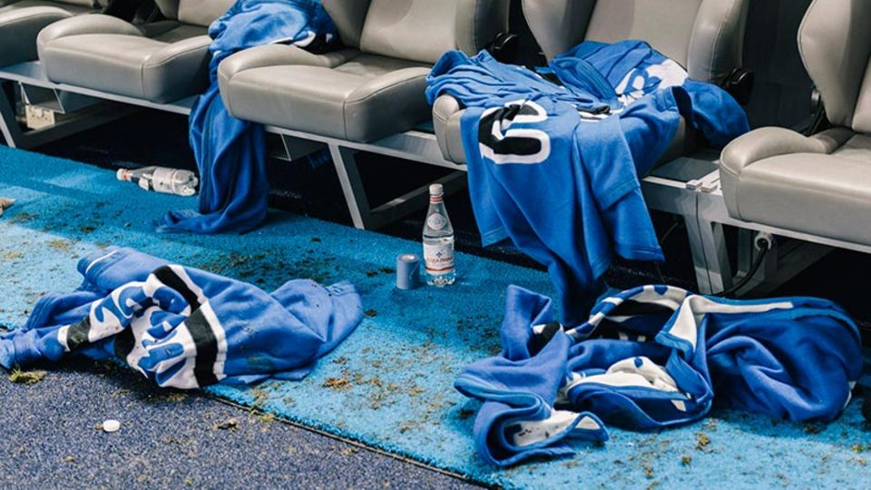 Spuren einer Schlacht: Die Hertha-Auswechselbank nach dem Spiel gegen Bayern München
