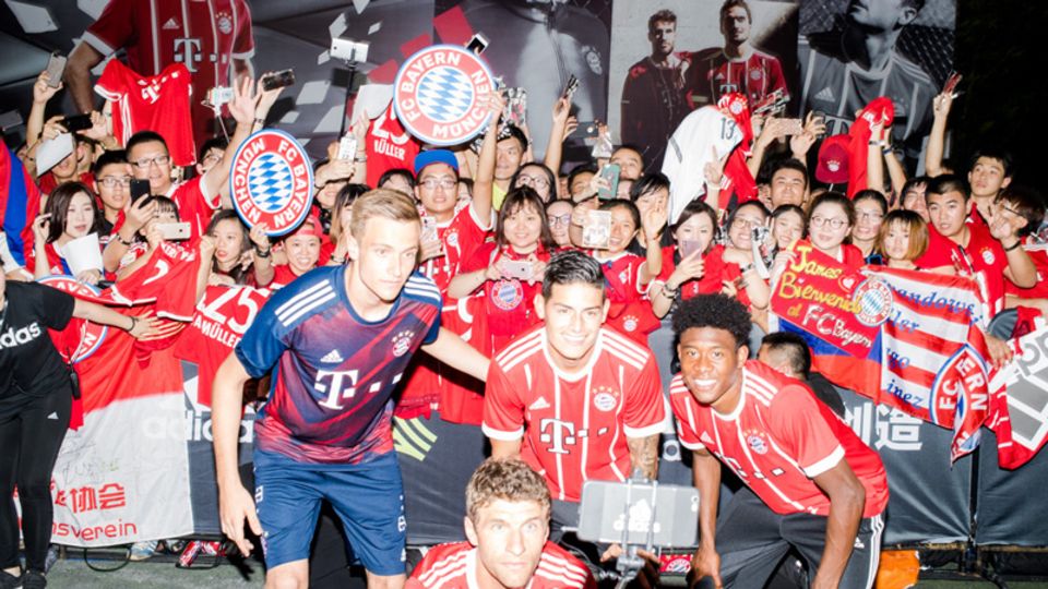 Bayern-Stars mit Fans in Schanghai: China ist für den Club ein Schlüsselmarkt