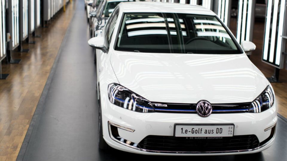 Volkswagen (Gewinn 2016: 5,9 Mrd. Dollar): Der Abgasskandal hat den Wolfsburger Autobauer ordentlich durchgeschüttelt. Mit Elektroautos wie dem E-Golf, der in Dresden produziert wird, will der nach Umsatz größte deutsche Hersteller an alte Erfolge anknüpfen.