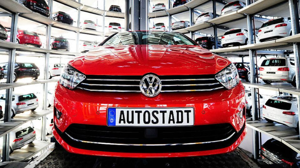 Umsatz 240,2 Mrd. Dollar; Trotz des Dieselskandals und hoher Strafzahlungen rückt der deutsche Autobauer einen Platz nach oben. Der Konzern aus Wolfsburg ist damit das größte europäische Unternehmen.