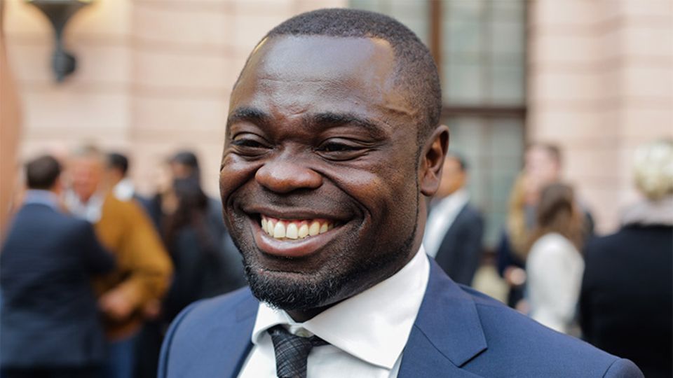 Gerald Asamoah investierte in das Stuttgarter Startup waschpakete.de, das Gutscheine für Waschanlagen in ganz Deutschland verkauft. Außerdem ist er Mitgründer und Investor des Unternehmens Bside-Me, das individuelle Apps für Prominente zur Kommunikation mit ihren Fans entwickelt.