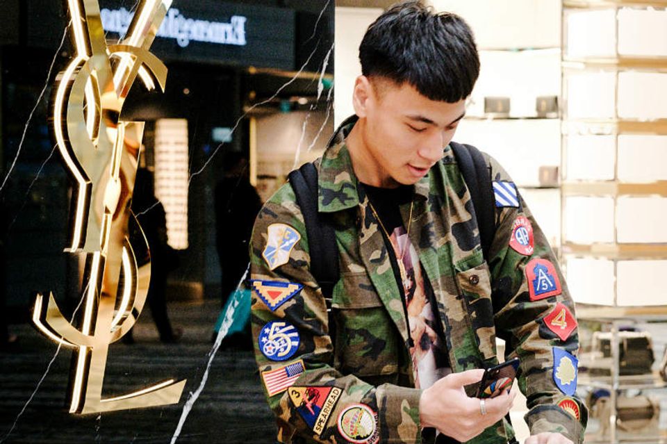 Shopping - You name it, we’ve got it: So ziemlich jede Luxusmarke ist in Changi vertreten. Yves Saint Laurent wartet in Terminal 2, Transit, Level 2.