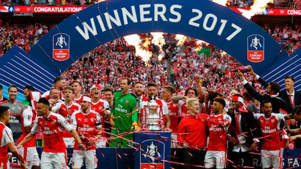 Der Club wird von Manchester City vom fünften Platz des Vorjahres verdrängt, obwohl die "Gunners" den FA-Cup gewonnen haben. Laut Forbes ist der Verein beachtliche 1,93 Milliarden US-Dollar wert.