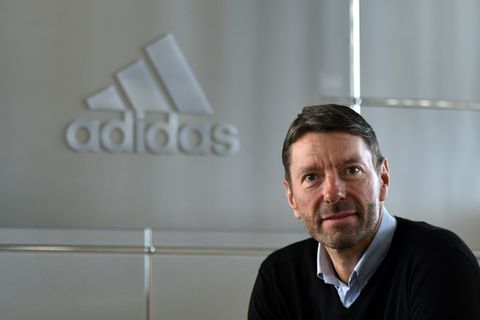 Der jetzige Adidas-Chef blickt auf berufliche Stationen bei Oracle, Compaq und Hewlett-Packard zurück.