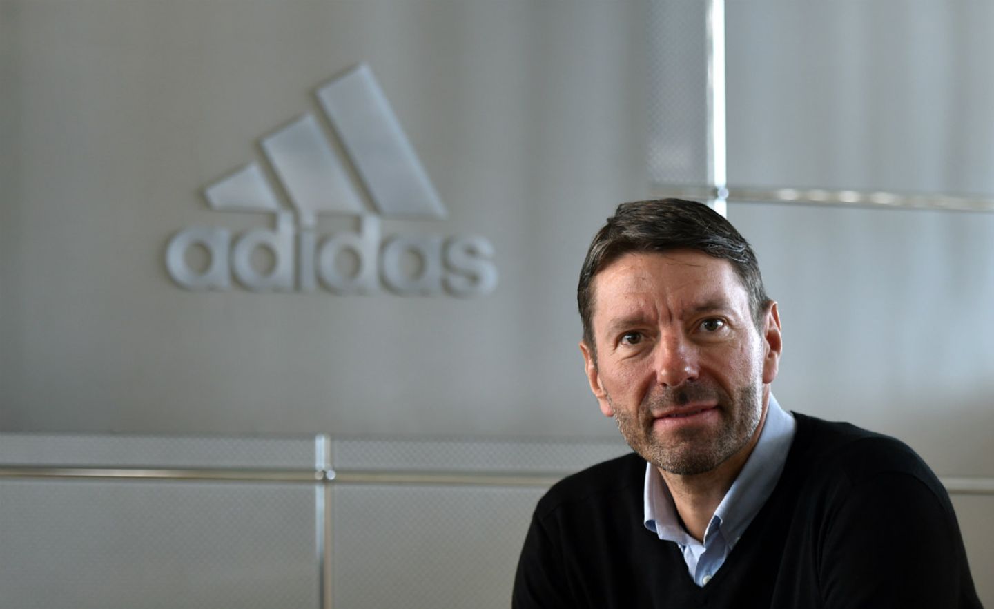 Der jetzige Adidas-Chef blickt auf berufliche Stationen bei Oracle, Compaq und Hewlett-Packard zurück.