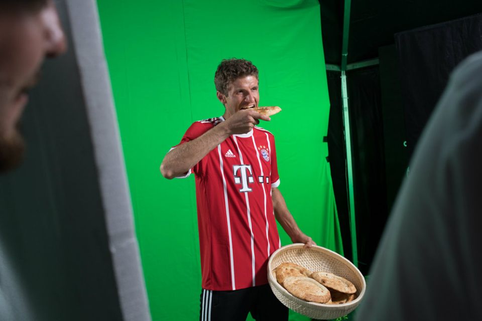 Thomas Müller bei einem Werbedreh: Der Club hat den Weltmeister gezielt als sein Gesicht für China aufgebaut