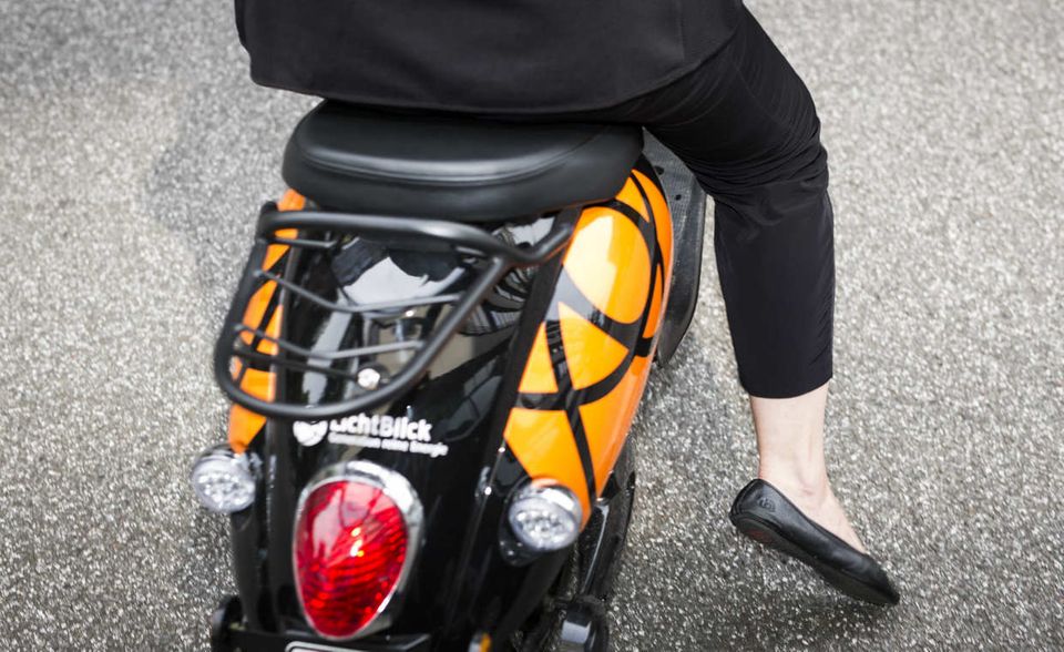 Der Hamburger Ökostromanbieter Lichtblick hat für seine Mitarbeiter eine große elektrische Fahrzeugflotte angeschafft – mit E-Autos, E-Rollern und E-Bikes