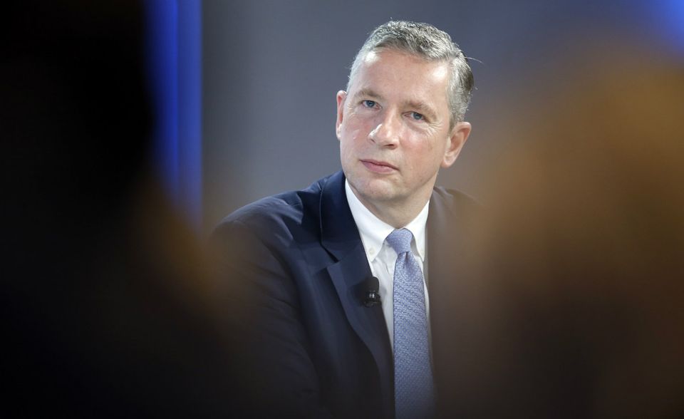 Klaus Kleinfeld: Der frühere Siemens-Chef feiert bereits sein zweites Comeback. Nach seiner Zeit bei dem deutschen Dax-Konzern war er CEO des US-Aluminiumkonzerns Alcoa (später Arconic). Nach einem Streit mit einem Großaktionär war im Frühjahr Schluss. Jetzt ist Kleinfeld wieder da: Er wird CEO des saudischen Wirtschaftsprojekts Neom, bei dem u.a. eine Stadt aus dem Boden gestampft werden soll.