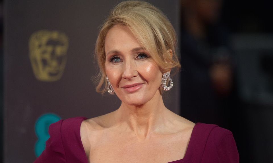 #3 J.K. Rowling: Die britische Autorin hat wieder zugeschlagen: 95 Mio. Dollar Jahressalär sind vor allem dem neuen Roman "Harry Potter und das verwunschene Kind" zu verdanken - dem Bestseller des Jahres 2016.
