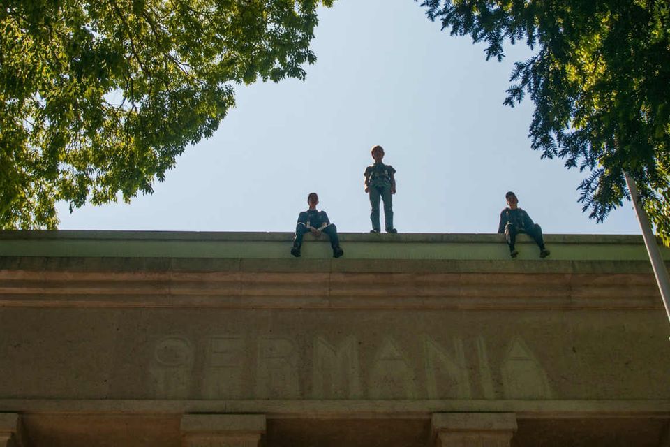 Auf der Biennale in Venedig präsentierte Anne Imhof 2017 eine Performance im deutschen Pavillon
