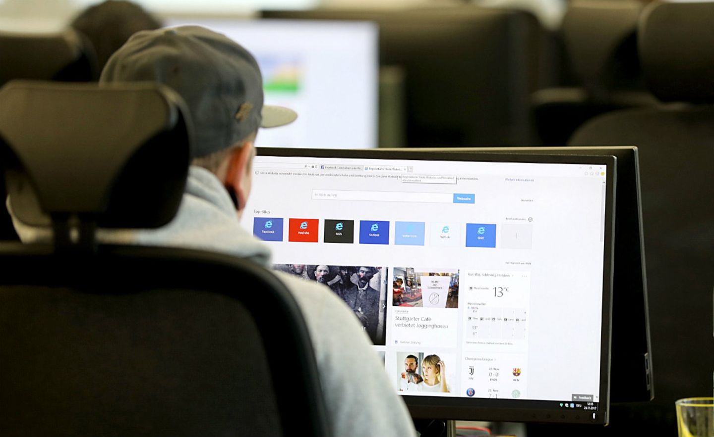 Im Competence Call Center in Essen sollen im Auftrag von Facebook strafbare und beleidigende Einträge entfernt werden