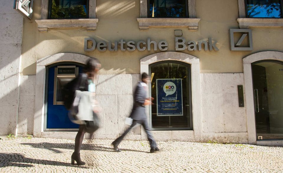 #8 Deutsche Bank: Die größte deutsche Bank ist das einzige Finanzunternehmen in der Top Ten der Bumerang-Mitarbeiter.