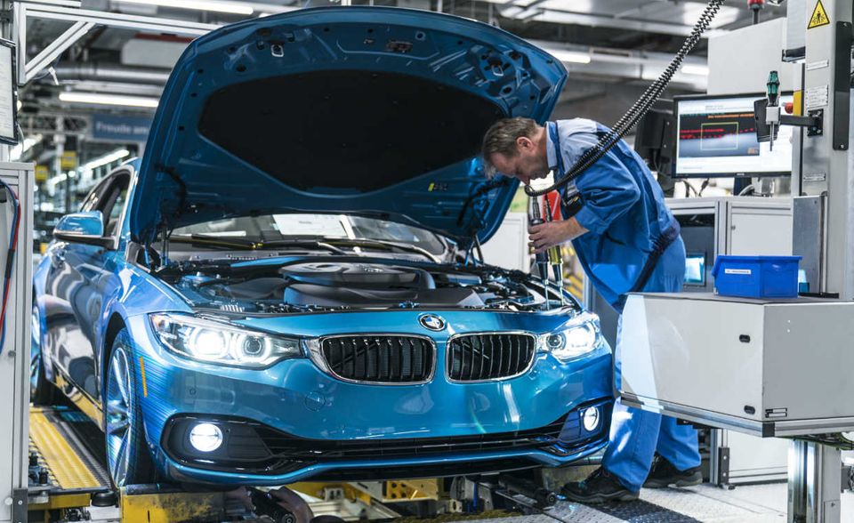 #4 BMW: Während im globalen Vergleich Tech-Firmen besonders viele Mitarbeiter zurückholen, ist hierzulande vor allem die Autobranche auf den Bumerang-Trend aufgesprungen. Nach Angaben von LinkedIn kehrt bei Unternehmen wie Daimler, BMW und Porsche im Schnitt immerhin jeder 25. Ex-Mitarbeiter zurück.