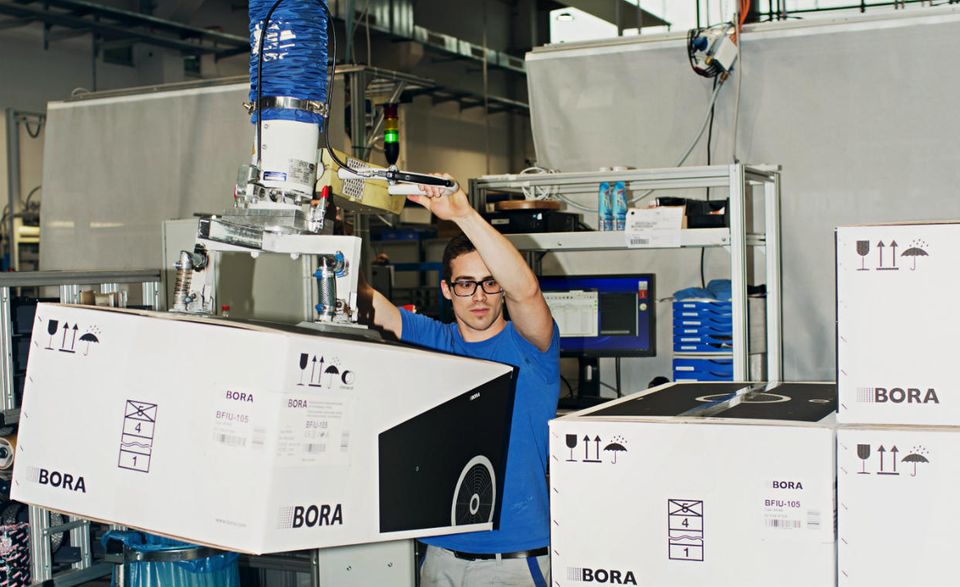 In einer Fabrik im österreichischen Niederndorf werden die Bora-Geräte gefertigt