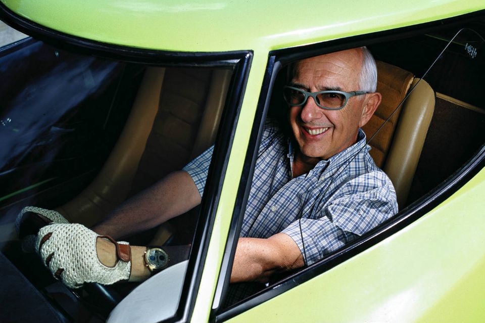 Jack Heuer, hier Mitte der 2000er-Jahre in einem Lancia Stratos, ist ein Autofan. Auch wenn er privat zwei Porsche zu Schrott fuhr. Passiert ist ihm zum Glück nichts