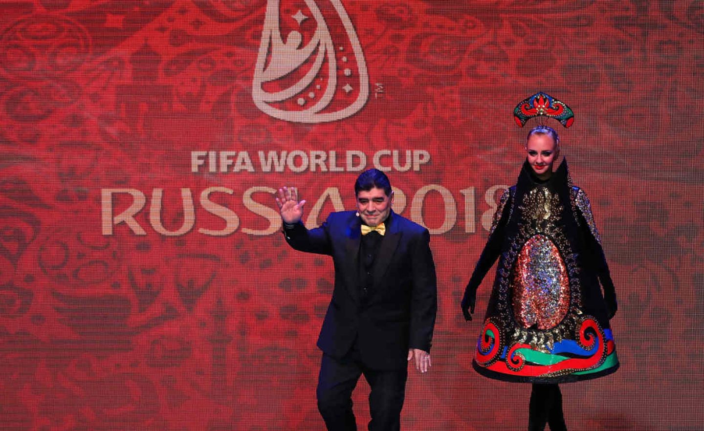 An Stars wie Diego Maradona mangelte es nicht bei der Auslosung in Moskau, trotzdem halten sich die Geldgeber zurück