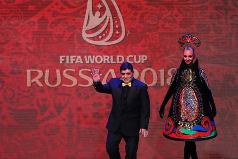 An Stars wie Diego Maradona mangelte es nicht bei der Auslosung in Moskau, trotzdem halten sich die Geldgeber zurück