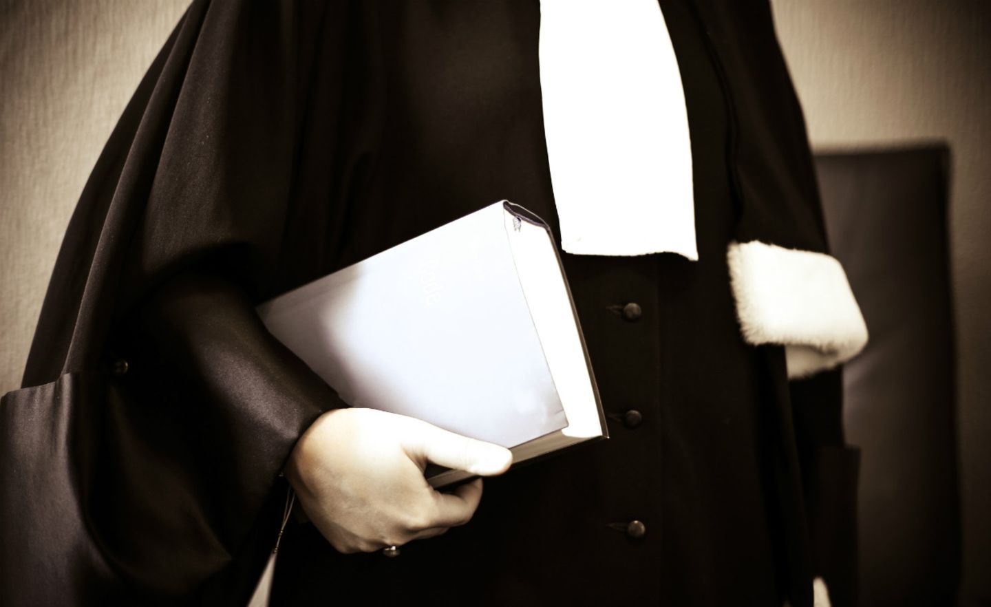 Doppeltes Pech: Erst verlieren sie ihr Vermögen, dann geraten sie auch noch an den falschen Anwalt