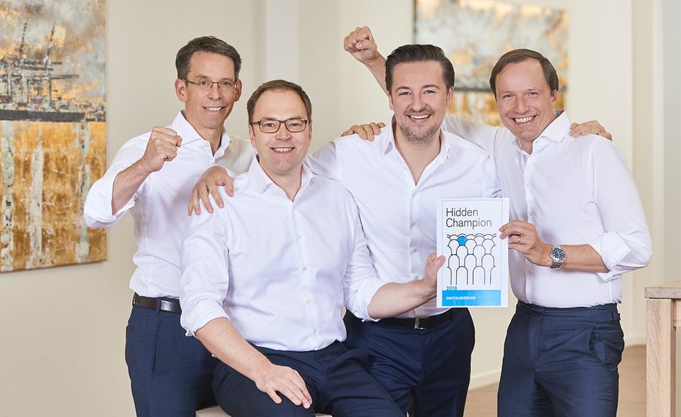 Digitalisierung Infront (414 Punkte): Die Beratungsboutique unterstützt Unternehmen dabei, ihre Geschäftsmodelle auf die Digitalisierung auszurichten. Dabei übernehmen die Berater gemeinsam mit den Kunden auch unternehmerische Risiken. Gründungsjahr 2004; Mitarbeiter mehr als 35; Umsatz mehr als 5 Mio. Euro; Referenzen Siemens, Vodafone, Eprimo, Freudenberg IT u. a.