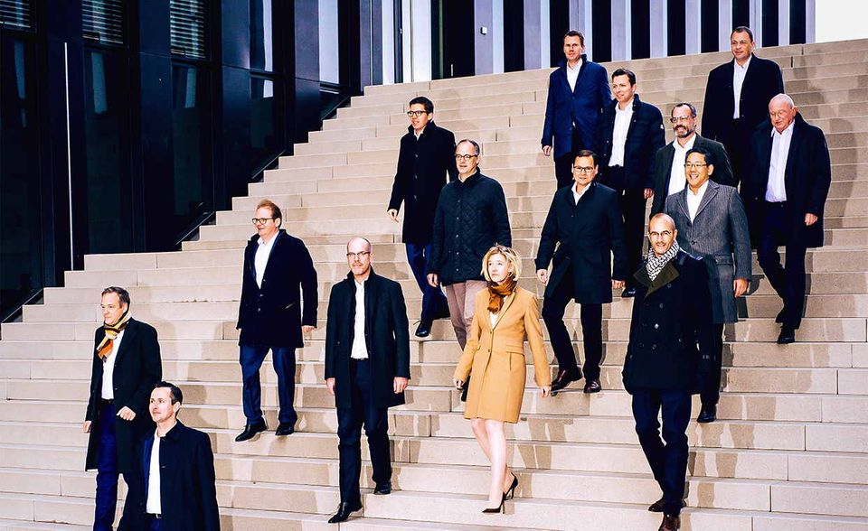 Strategie OC&C/EY-Parthenon (423 Punkte): Das Team von OC&C entwickelt Lösungen für anspruchsvolle strategische Fragestellungen, in enger Zusammenarbeit mit seinen Kunden der Branchen Handel, Konsumgüter, Medien, Technologie, Bau und Industrie sowie Private Equity. Gründungsjahr 1987; Mitarbeiter circa 100; Umsatz k. A.; Referenzen k. A.