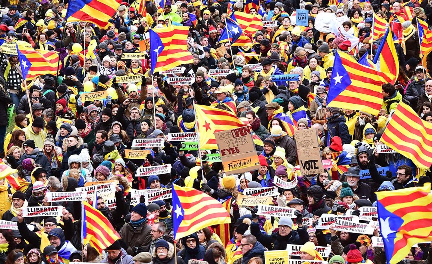 Nach der Auflösung der Regionalregierung durch die spanische Zentralmacht sind die Bürger Kataloniens aufgerufen, am Donnerstag ein neues Parlament zu wählen.