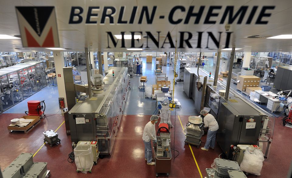 Bilderstrecke: Massimiliana Landini Aleotti und ihre drei Kinder haben den Pharmakonzern Menarini geerbt, zu dem auch die Berlin-Chemie AG gehört. Forbes schätzt das Vermögen der Italienerin auf 9,5 Milliarden US-Dollar. Massimiliana Landini Aleotti und ihre drei Kinder haben den Pharmakonzern Menarini geerbt, zu dem auch die Berlin-Chemie AG gehört. Forbes schätzt das Vermögen der Italienerin auf 9,5 Milliarden US-Dollar.