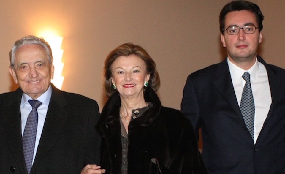 Maria Franca Fissolo mit ihrem Mann Michele Ferrero, und Sohn Giovanni Ferrero. Der Gründer des Ferrero-Imperiums rund um Nutella, Kinderschokolade & Co. starb 2015, seine Frau erbte sein Vermögen. Forbes schätzt das Vermögen der 83-jährigen Italienerin auf 25,3 Milliarden US-Dollar.