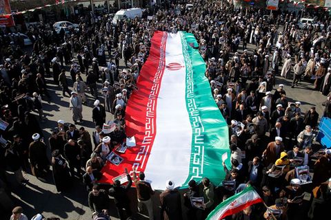 Iraner bei einer staatlich organisierten Demonstration als Reaktion auf die derzeitigen Proteste im ganzen Land